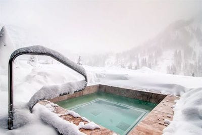 ski-chalet-hot-tub-6